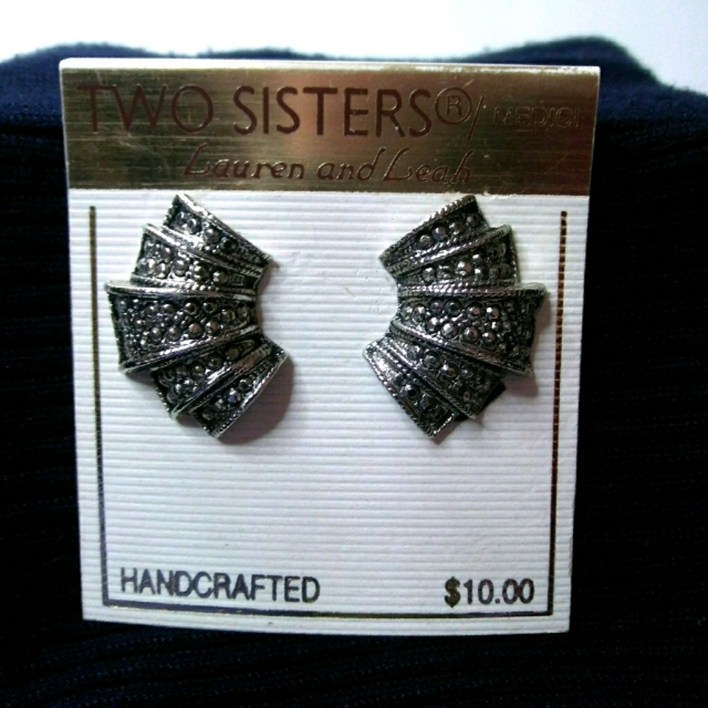 Vintage '80s Two Sisters Clip on Earrings NWT